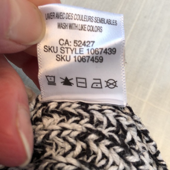 MySTYLE SIZE M GREY MIX WITH CREAM & RED TRIM COTTON/ACRYLIC TURTLENECK - #517 - Picture 8 of 8